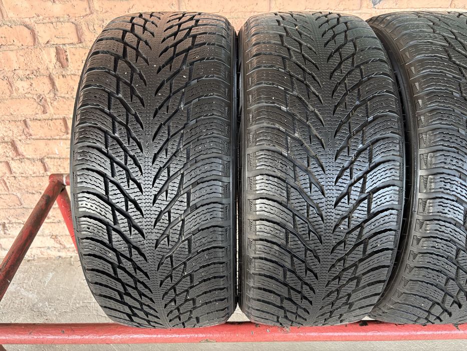 Комплект зимових шин 245/45R19 Nokian