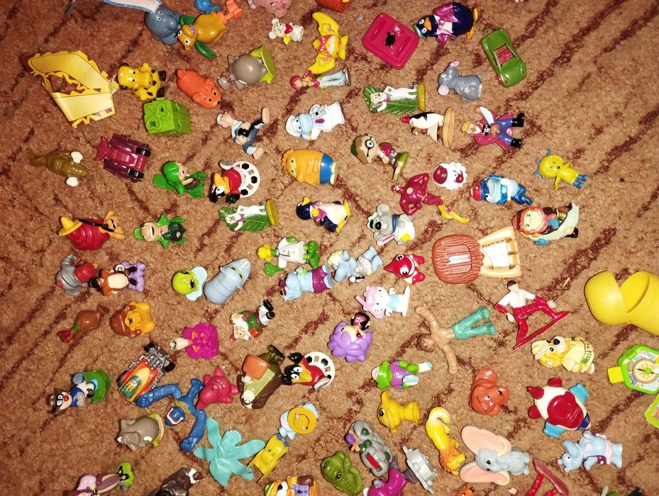 Кіндери іграшки з яйця