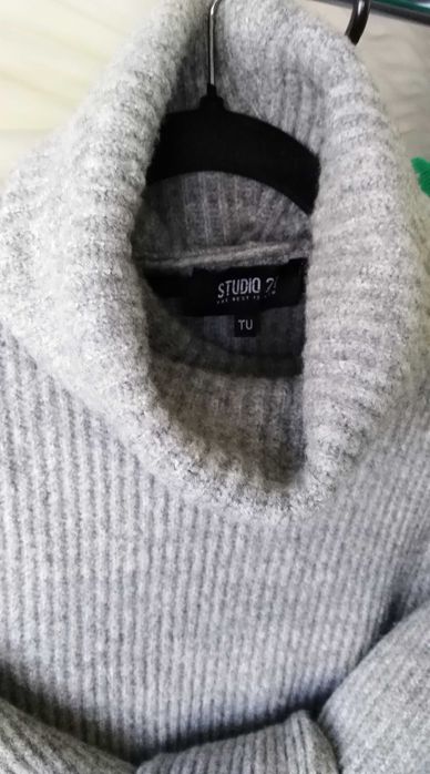 Sweter dluzszy siwy roz.uni