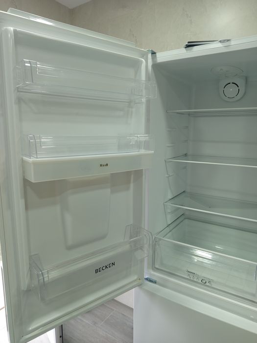 Frigorífico becken com dispensador de água