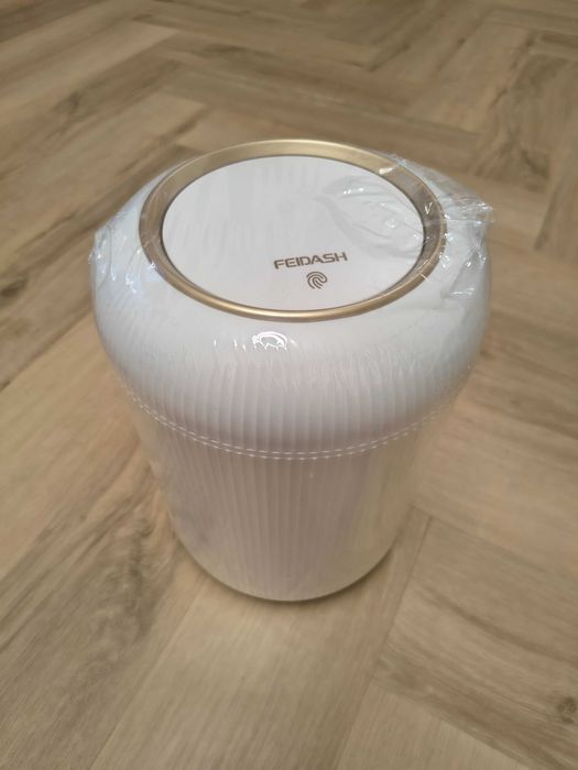 Biały ryflowany kosz na śmieci 9,5l