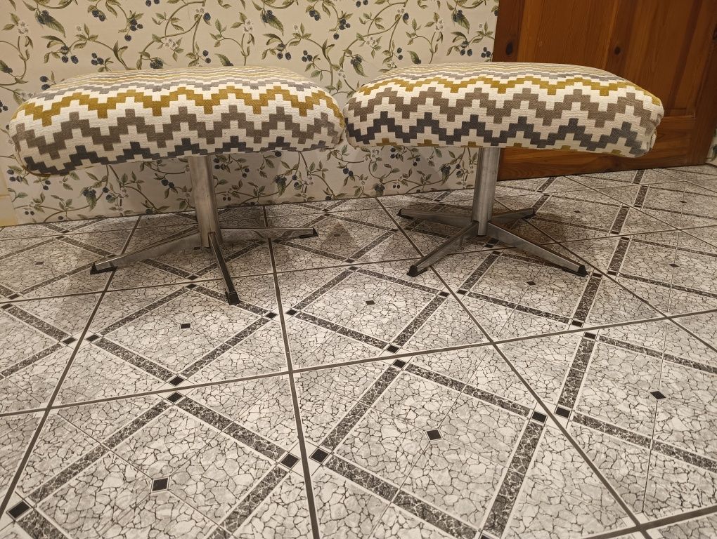 Stołki taborety pufy z lat 60-tych po renowacji vintage design PRL DDR