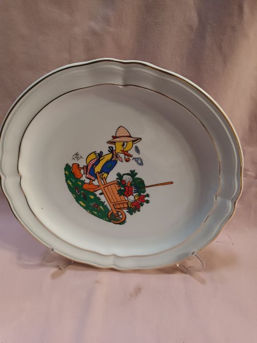 Pratos infantis em porcelana