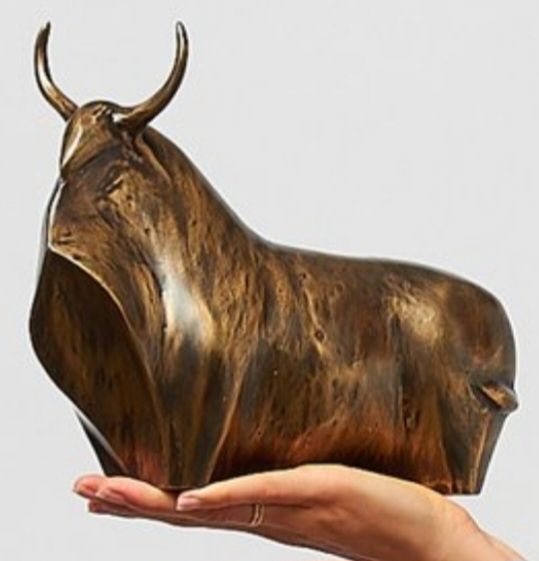 Bela Estátua de Bronze