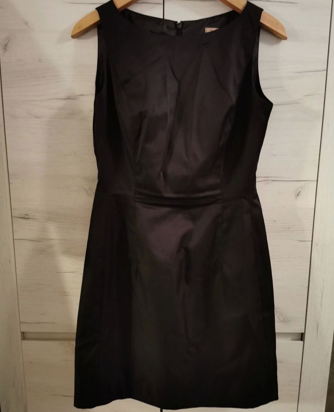 Czarna sukienka wieczorowa