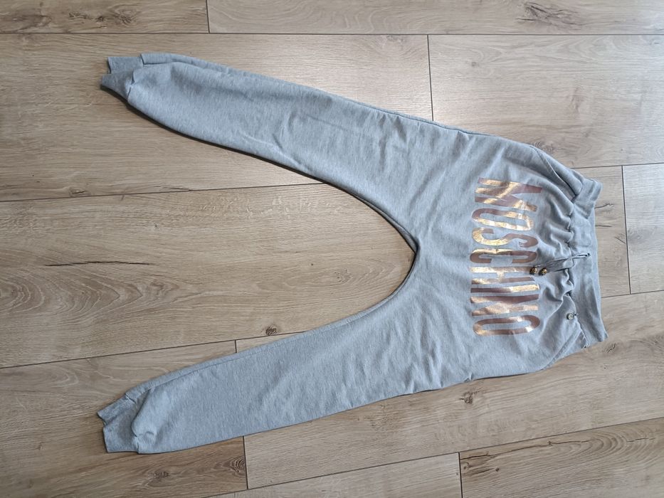Spodnie joggery a la Moschino