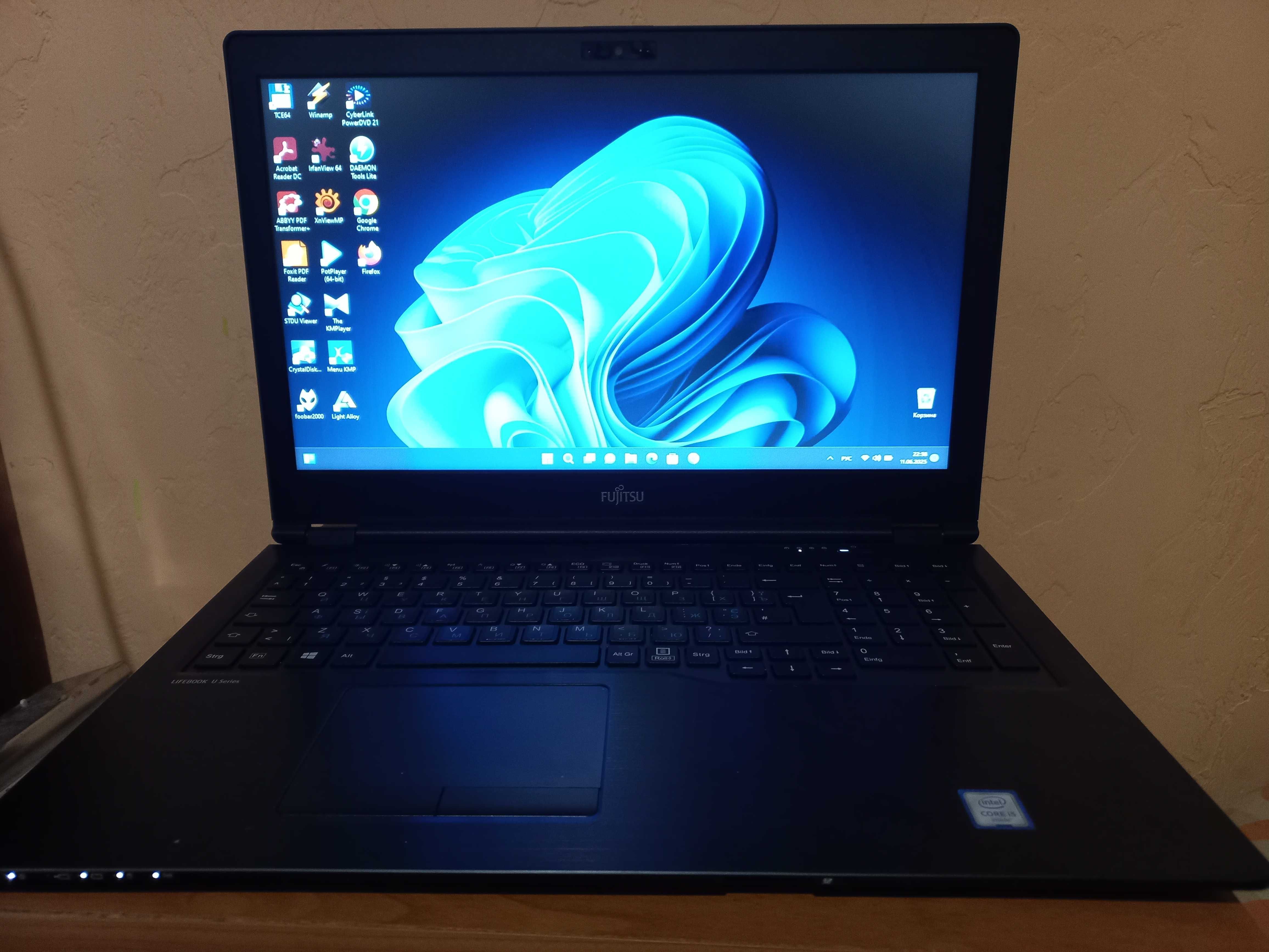 Ноутбук Fujitsu U757 /15.6/Intel i5/8 GB/256 SSD/Intel HD Graphics 520