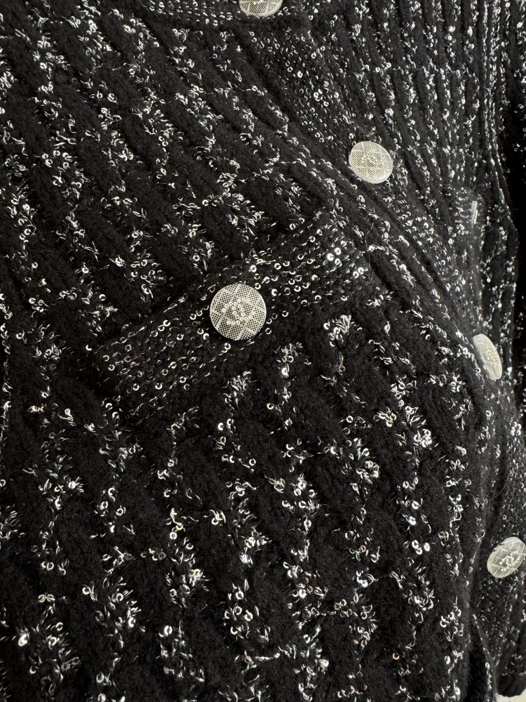 Chanel cardigan z guzikami CC sweterek
