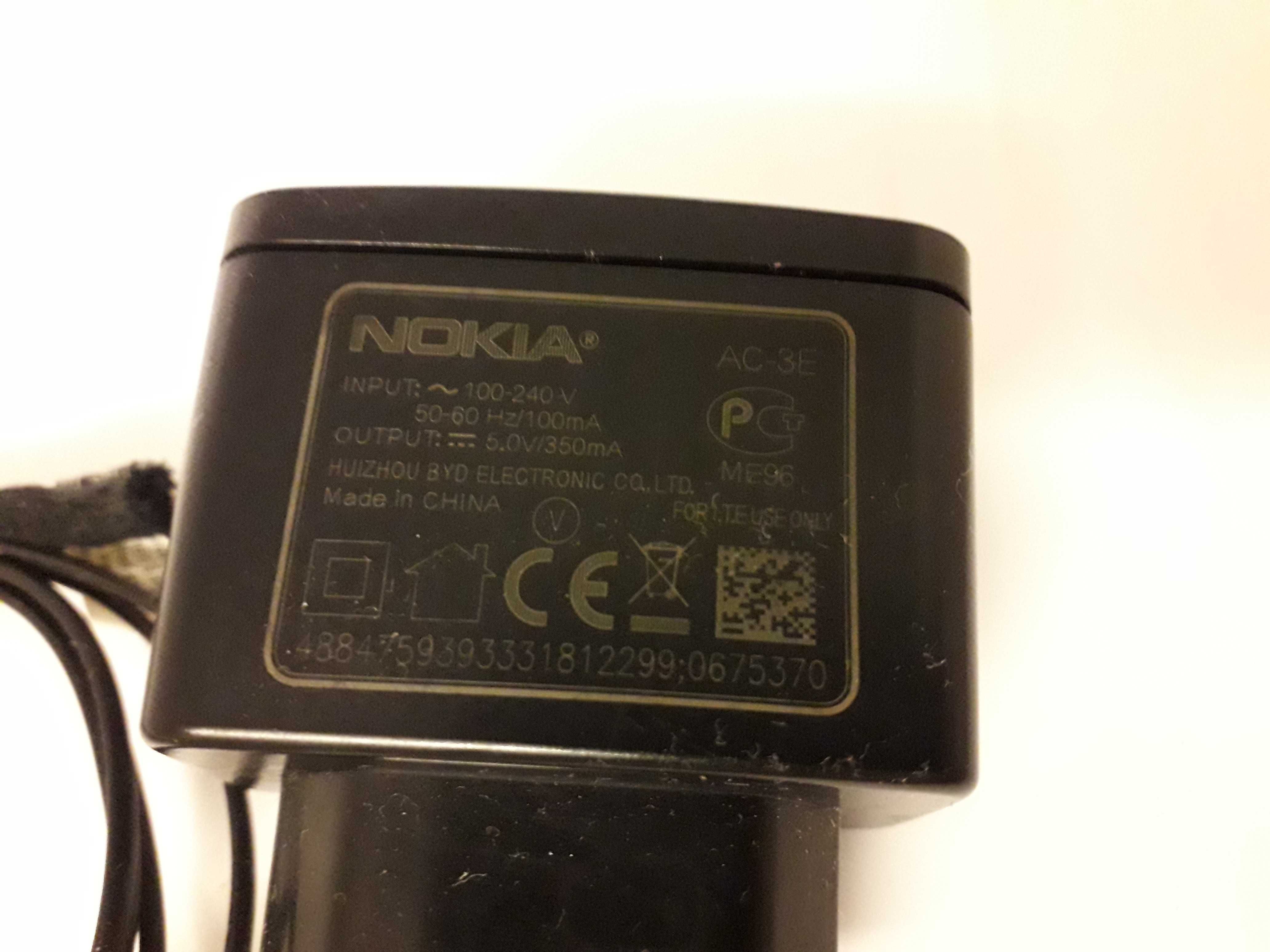 Ładowarka Nokia na cienki bolec.