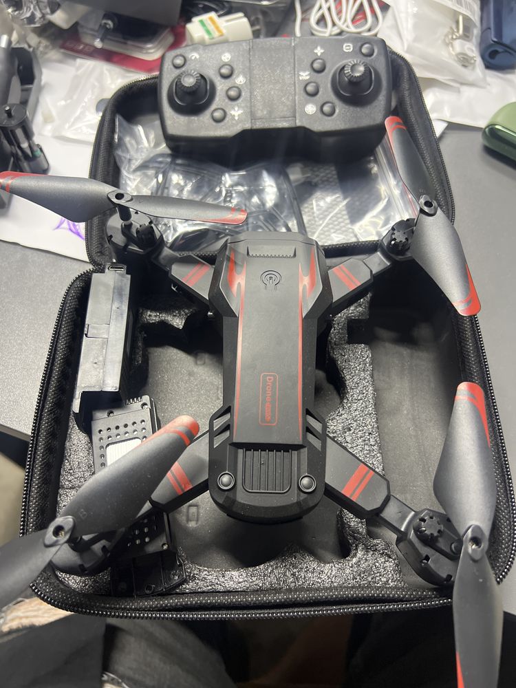 Дрон квадрокоптер Drone Pro комплект новий