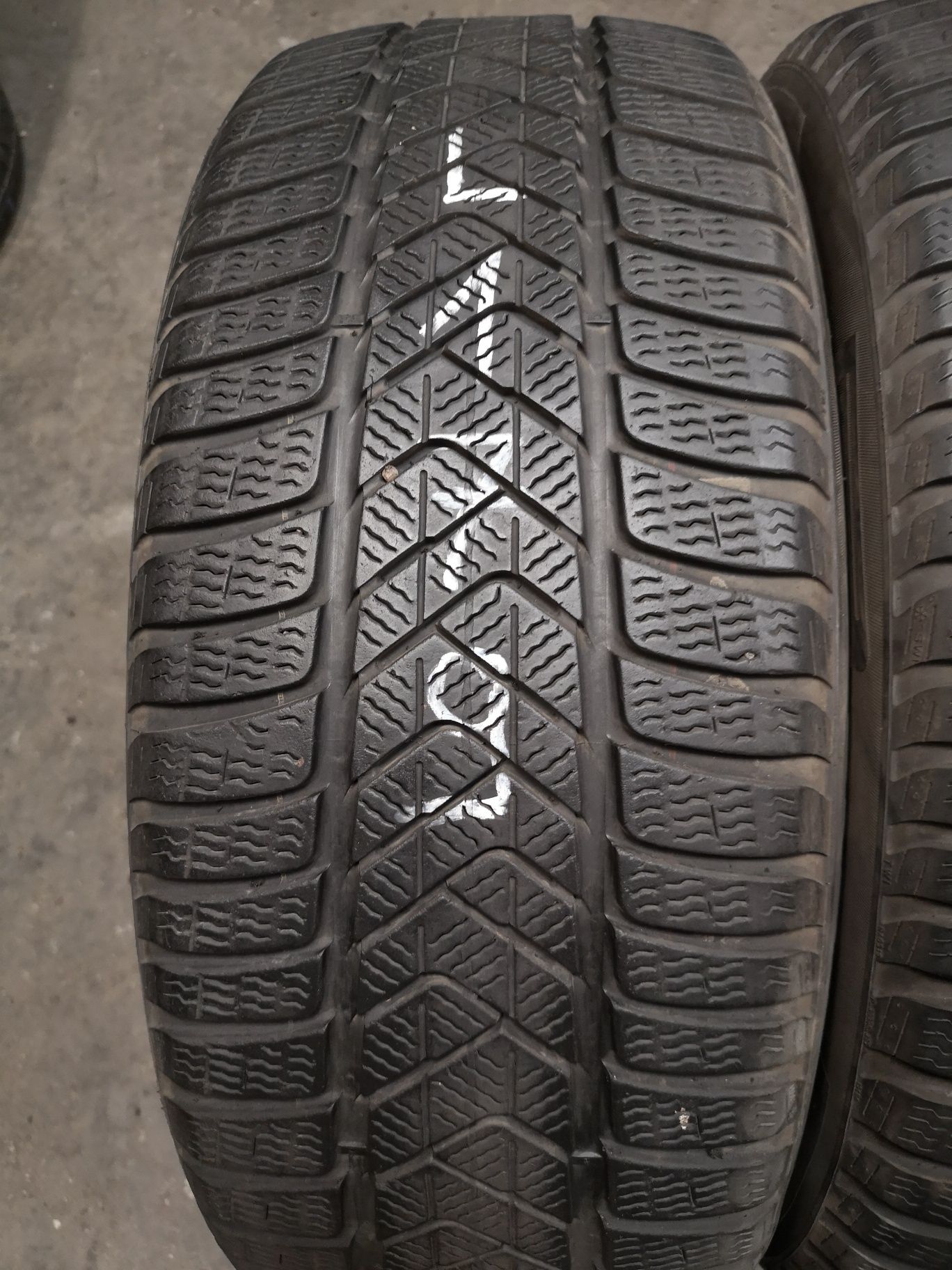 Opony zimowe 225/55/18 Pirelli 2szt 5mm 2018r