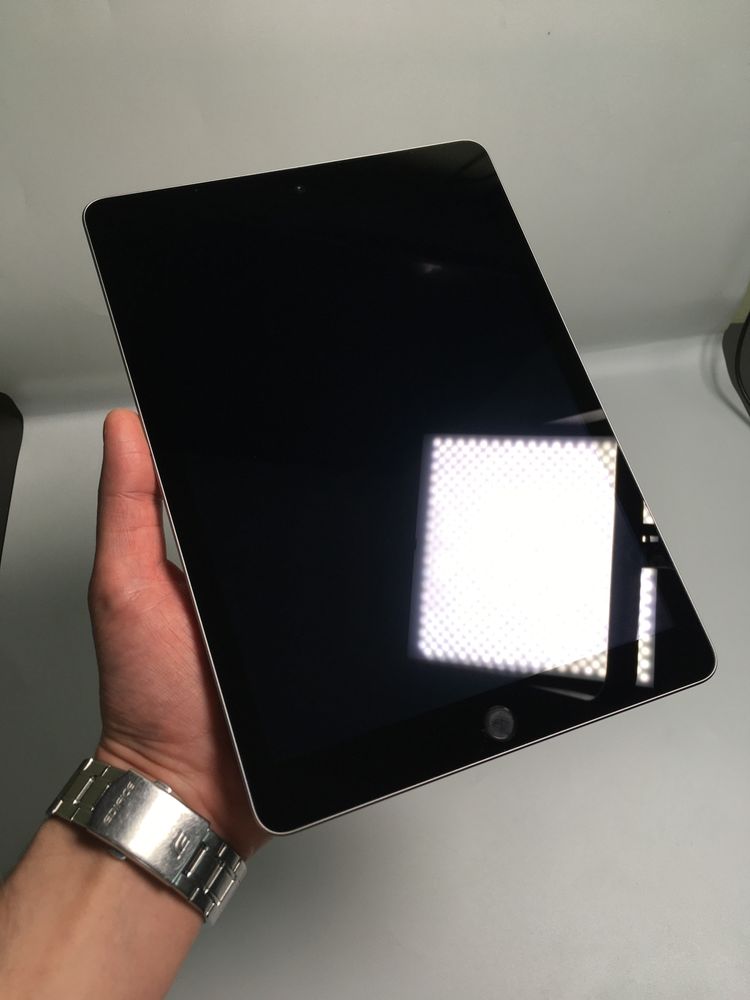 Планшет Apple iPad 6 32gb Wifi оригінал б/у