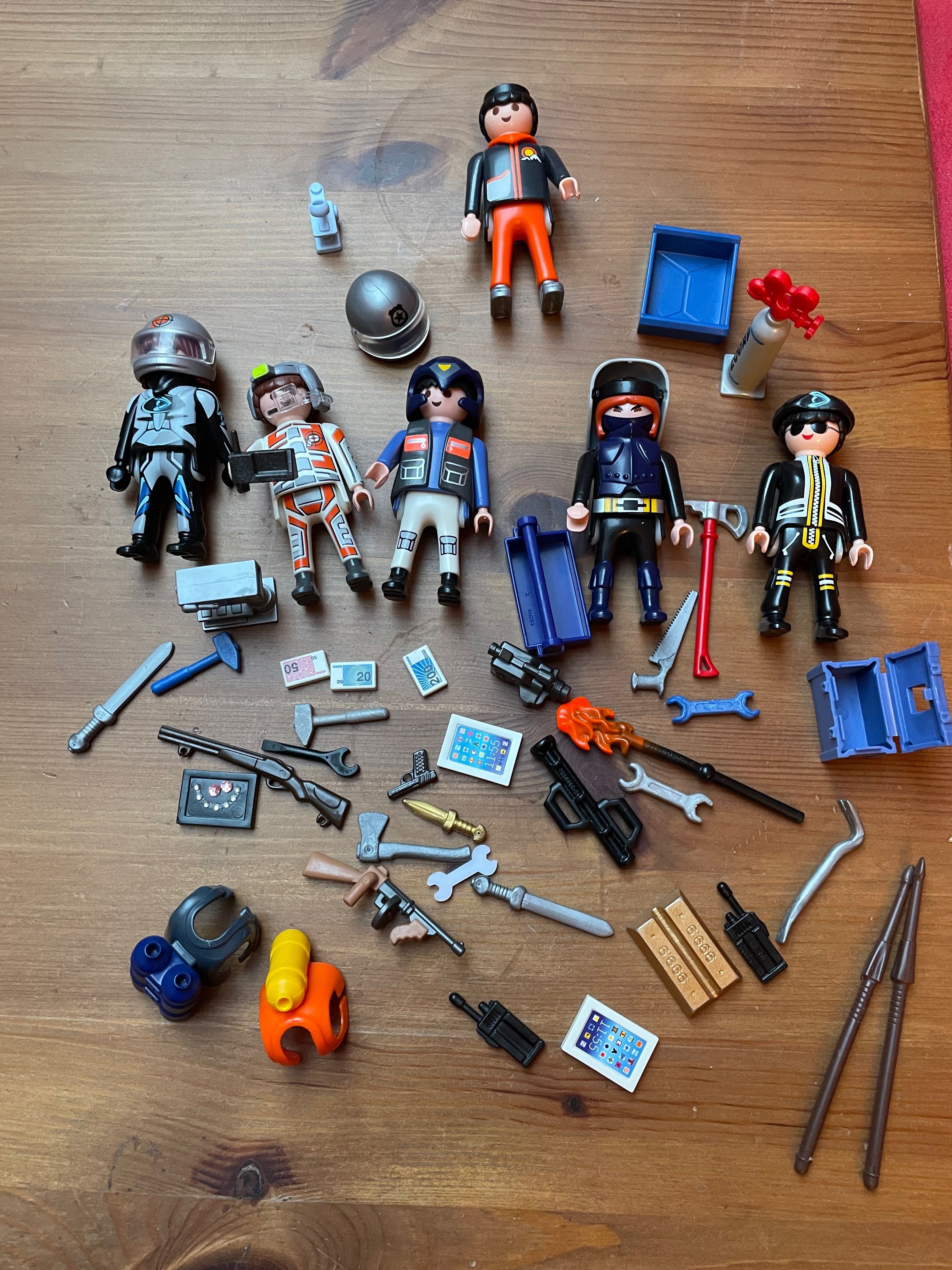 Playmobil figurki i akcesoria - broń, pieniądze, narzędzia