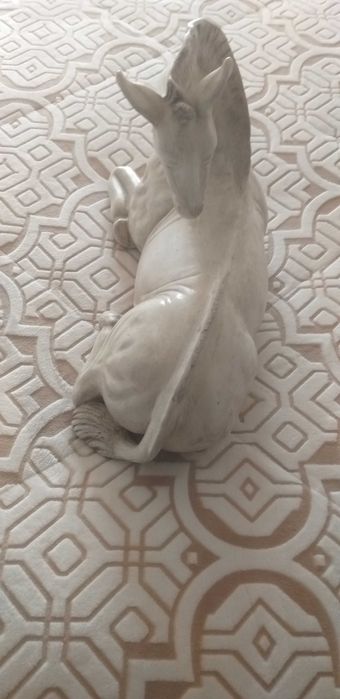 Escultura égua em barro