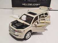 TOYOTA LAND CRUISER model 1/24 metalowy samochod swiatlo dzwięk auto