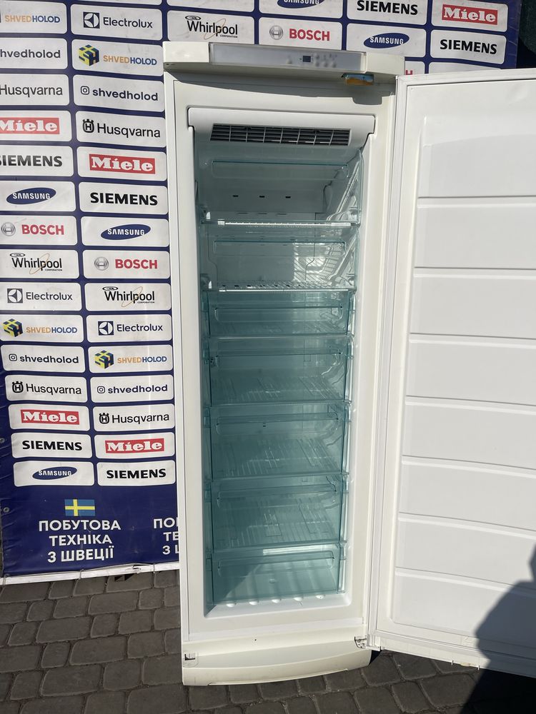 Морозильна камера б/в Electrolux No Frost #06735 висота 185см,обєм215л