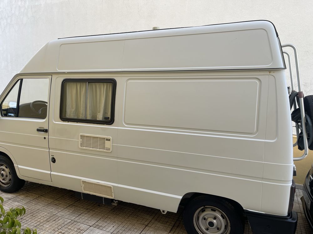RENAULT TRAFIC 2500CC
