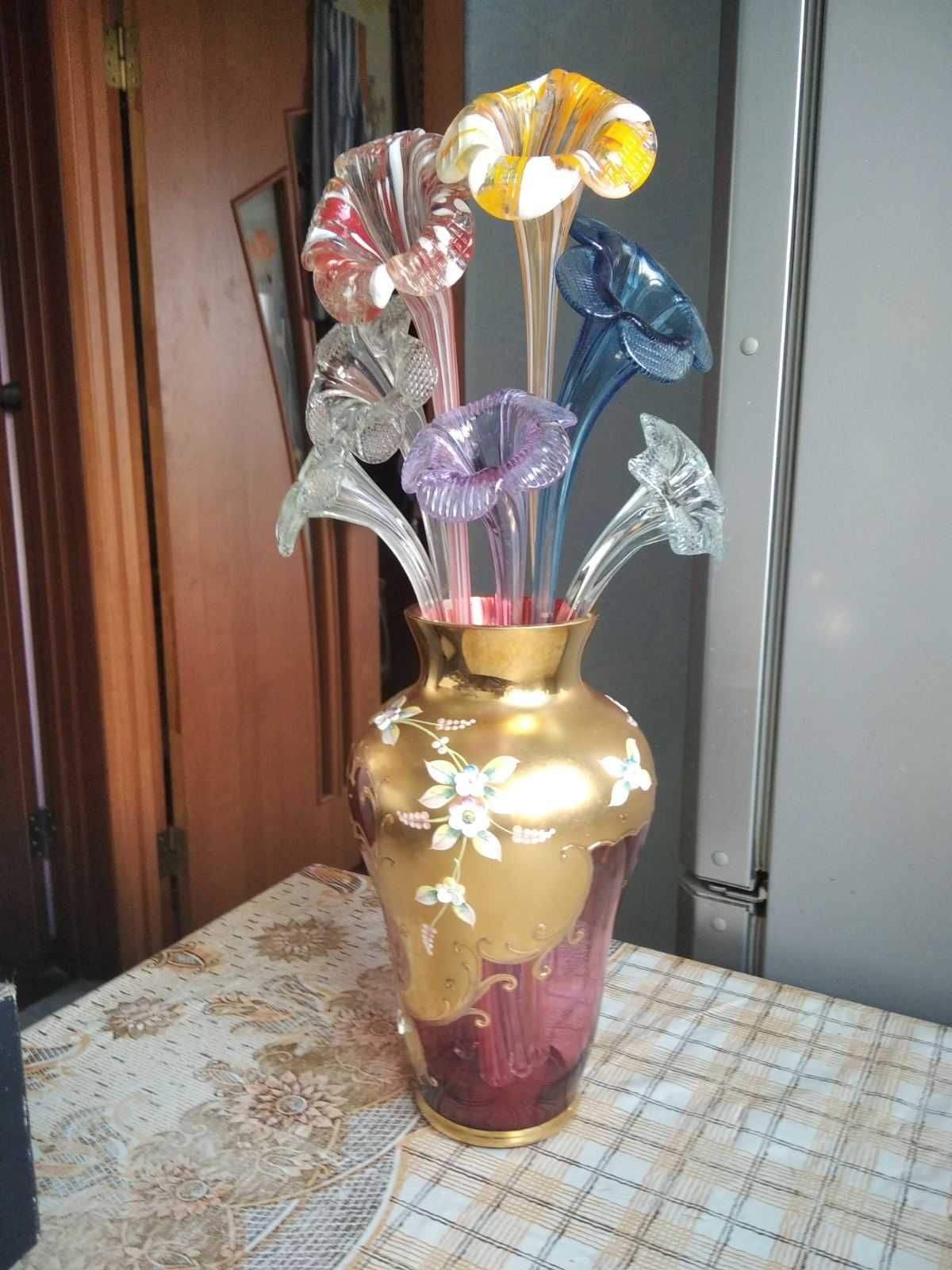 ваза розовое стекло- хрусталь с позолоой.