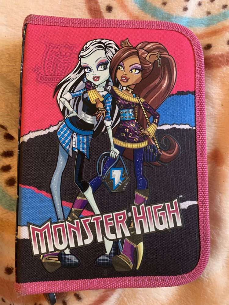 Unikalny piórnik Monster High