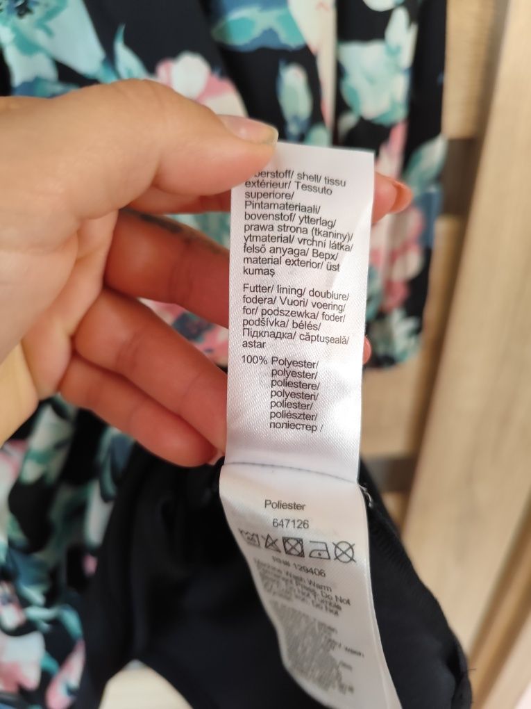 Midi sukienka w kwiatki wiazana w pasie bodyflirt 46