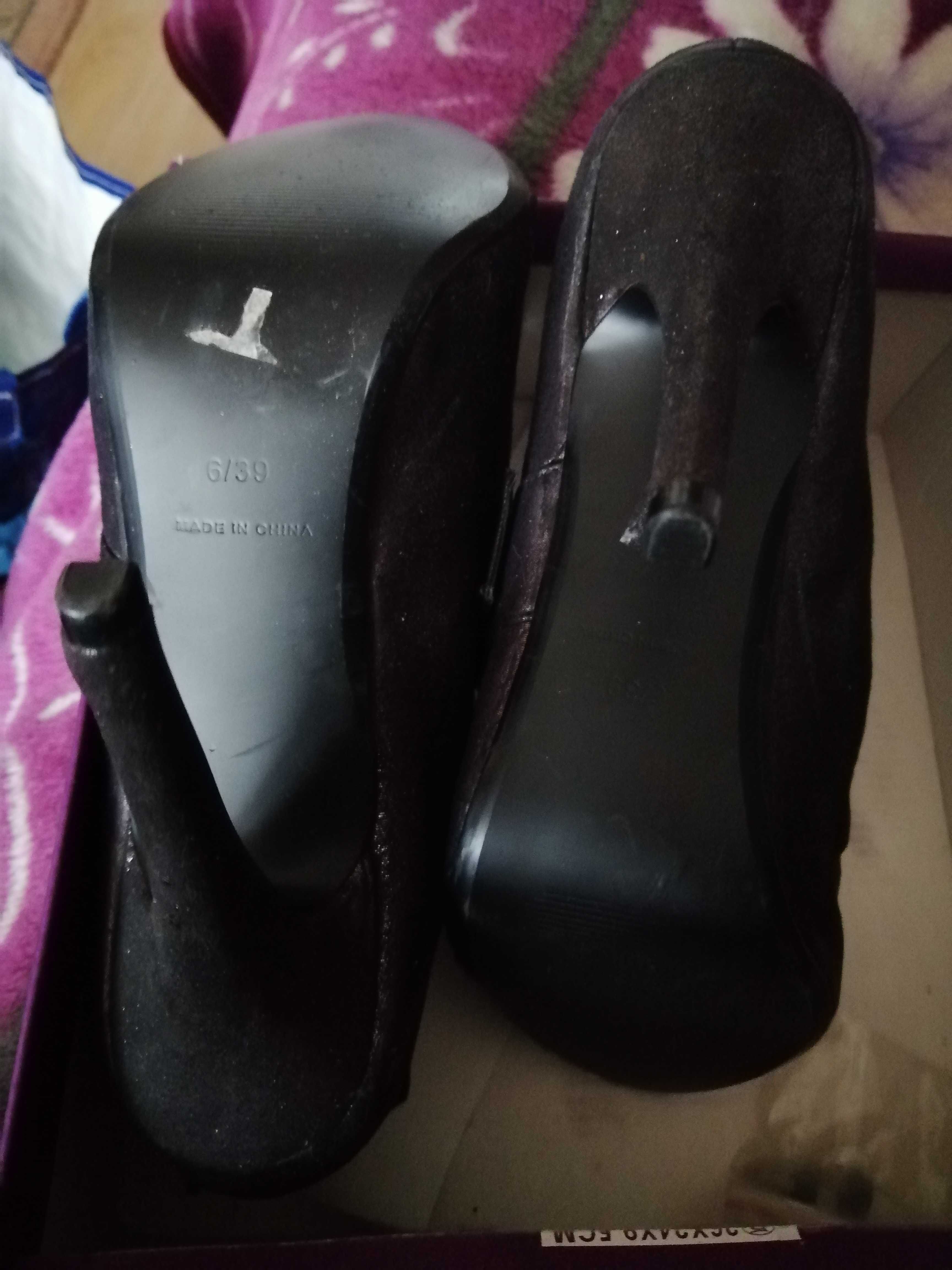 Botki czarne na szpilce 39 (25 cm)