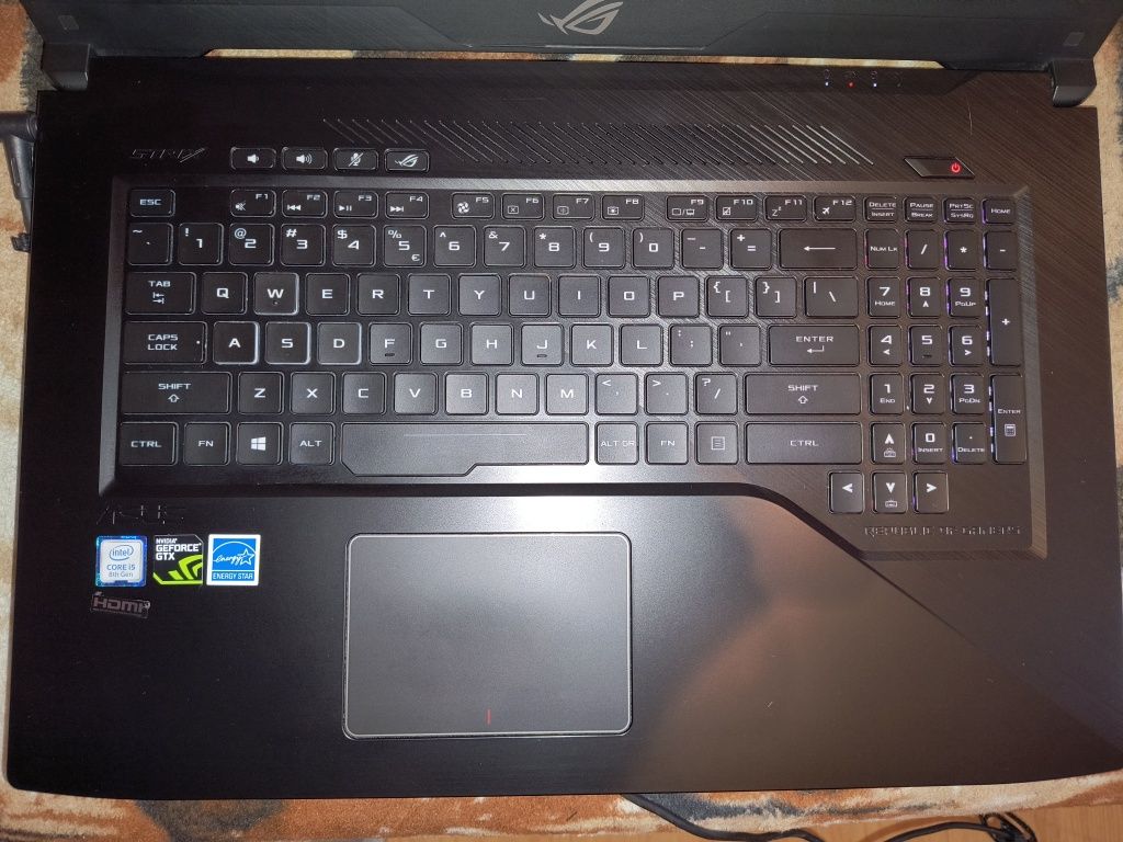 Laptop ASUS rog strix GL703GE