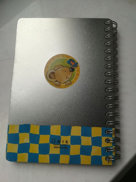 Блокнот с чёрными листами (скетчбук).