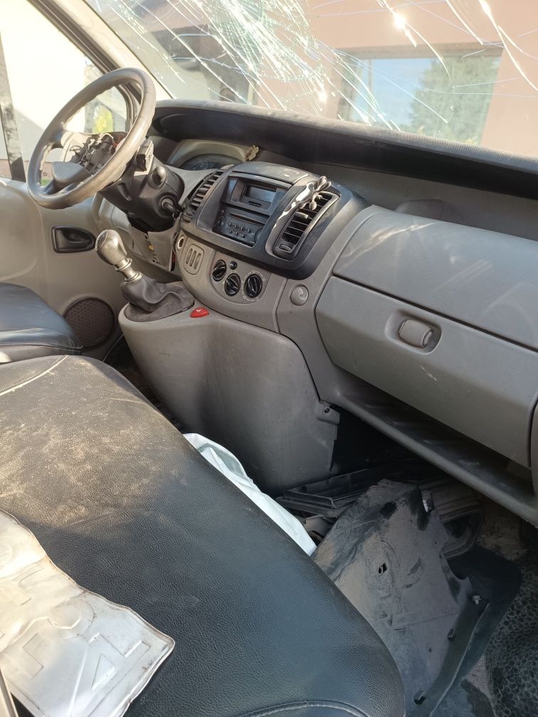 Renault Trafic 2,0 CDTI 2007r uszkodzony