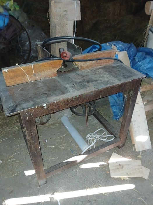 Frezarka dolnowrzecionowa do drewna