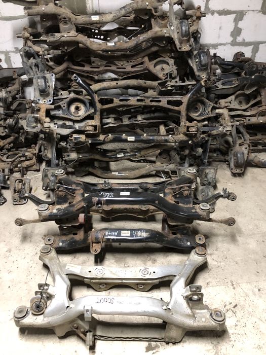 Балка підрамник ричаг Шкода Октавія А5