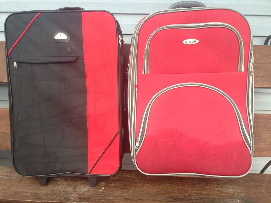 Чемодан 69х45х21 см, 69х49х25 в хорошем состоянии.