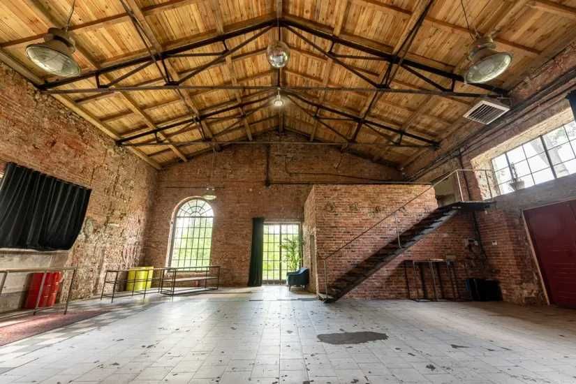 Industrialna przestrzeń na wynajem studio na sesję zdjęciową Warszawa