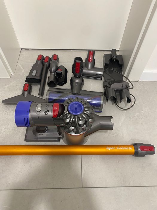 Dyson v8 пилосос