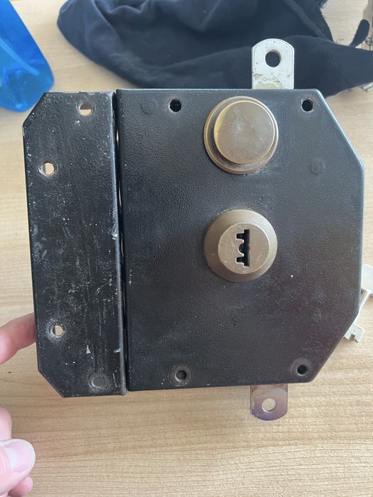 Fechadura  com duas chaves