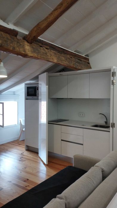 Apartamento T1 - Praça 8 de Maio - Remodelado, mobilado e equipado