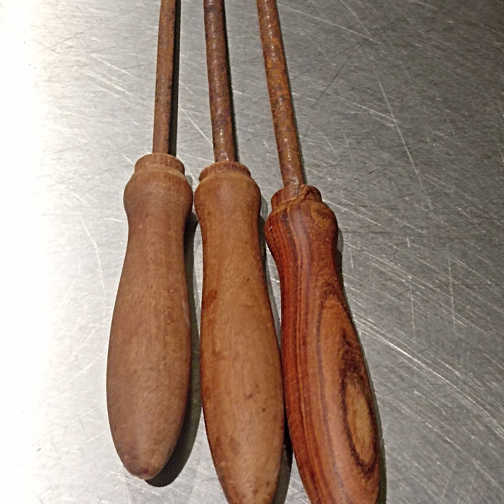 Conjunto de várias ferramentas antigas