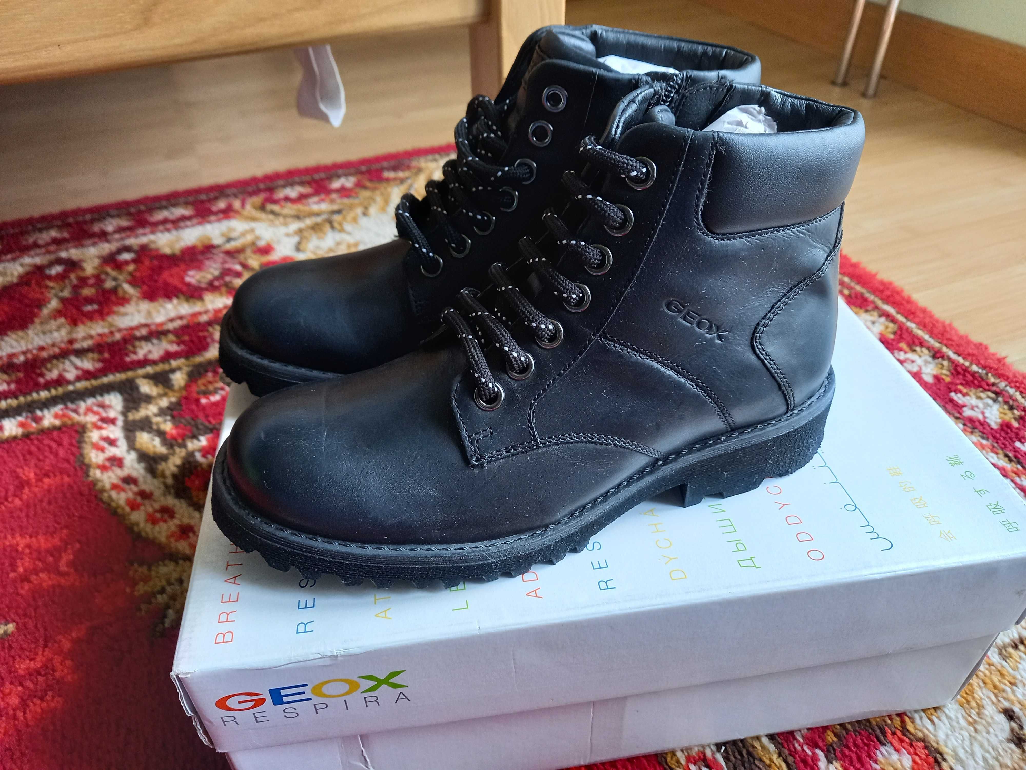 Новые кожаные деми ботинки Geox размер 35