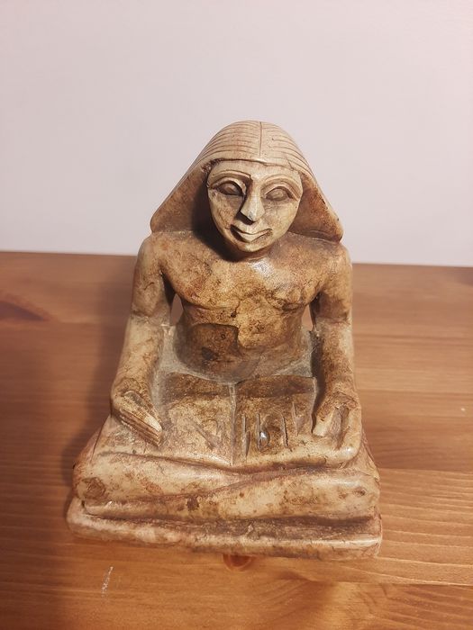 almofariz bronze estatueta egípcia  escriba sentado san Agustín