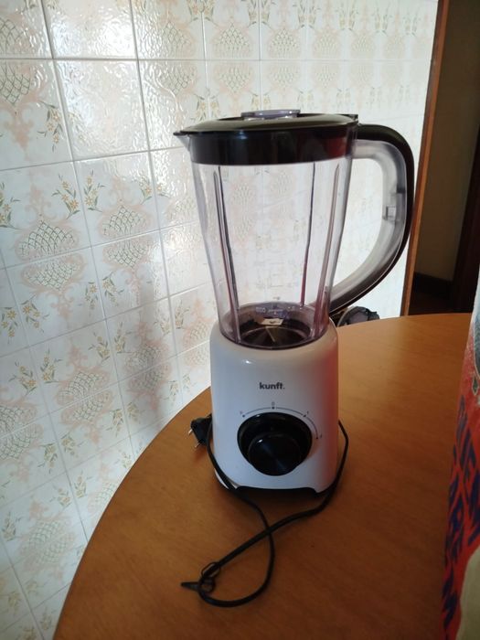 Liquidificadora da Kunft de cor branca