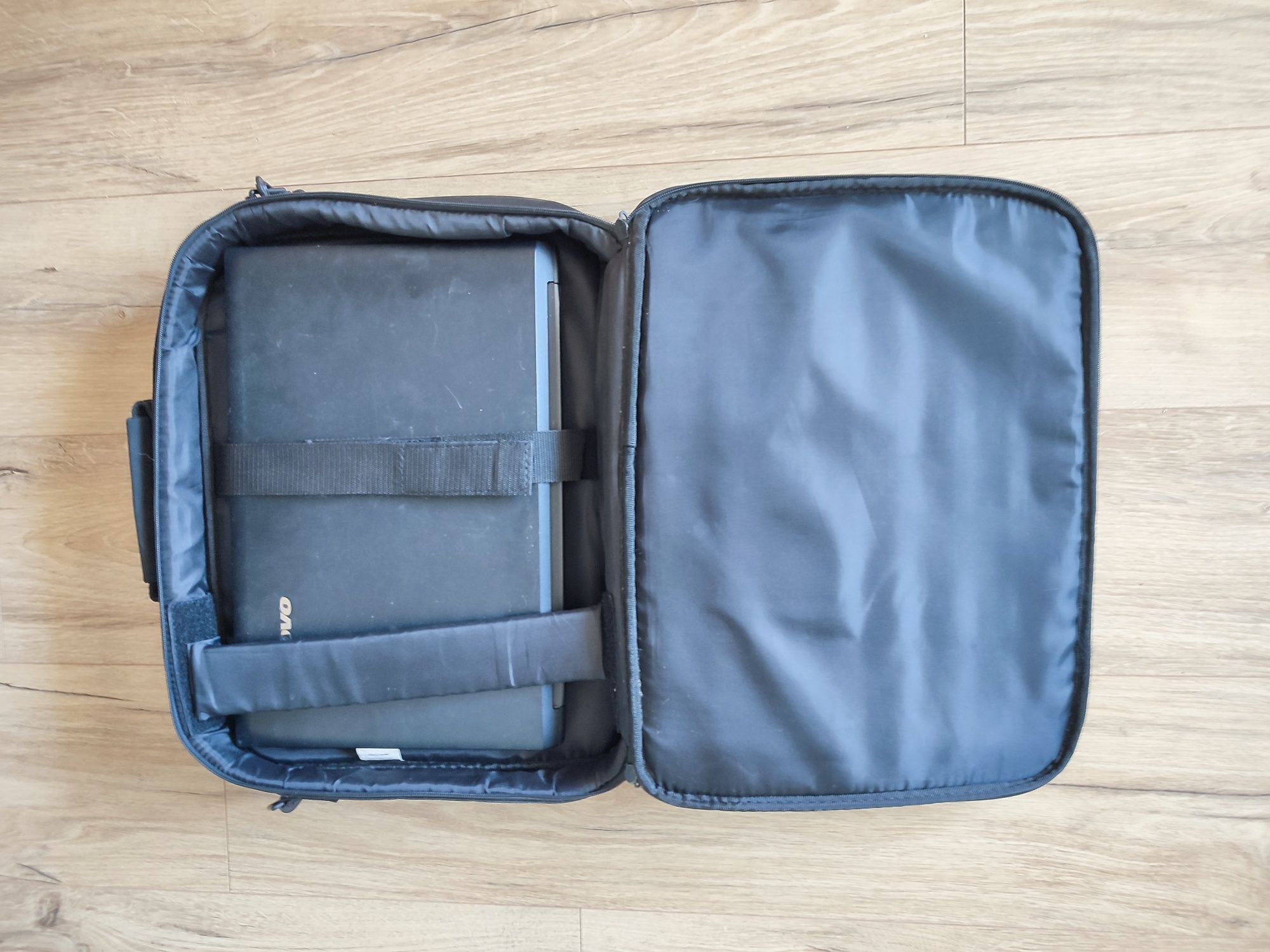 Torba na laptopa 17" Targus CN31-10 czarna pojemna