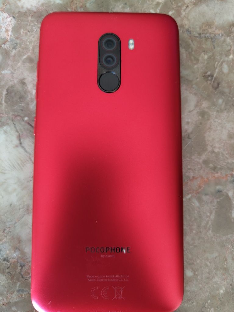 POCOPHONE F1 6/64 gigas