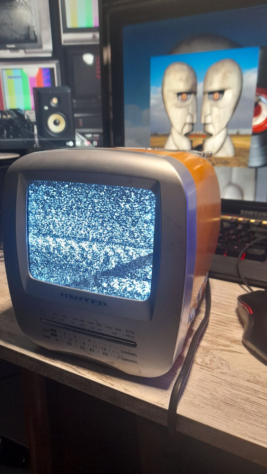 Mini Tv, portátil e Rádio