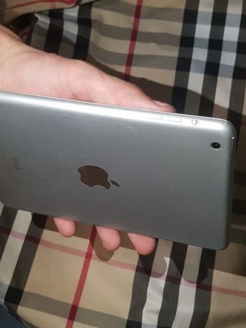 Планшет iPad Mini 1