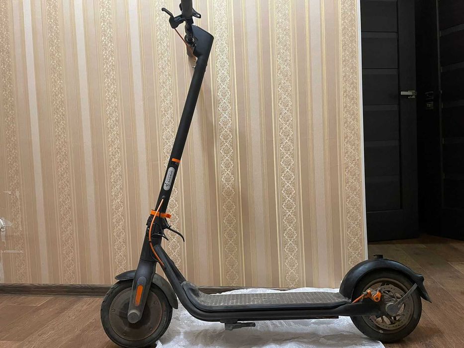 Електросамокат Ninebot KickScooter F40
