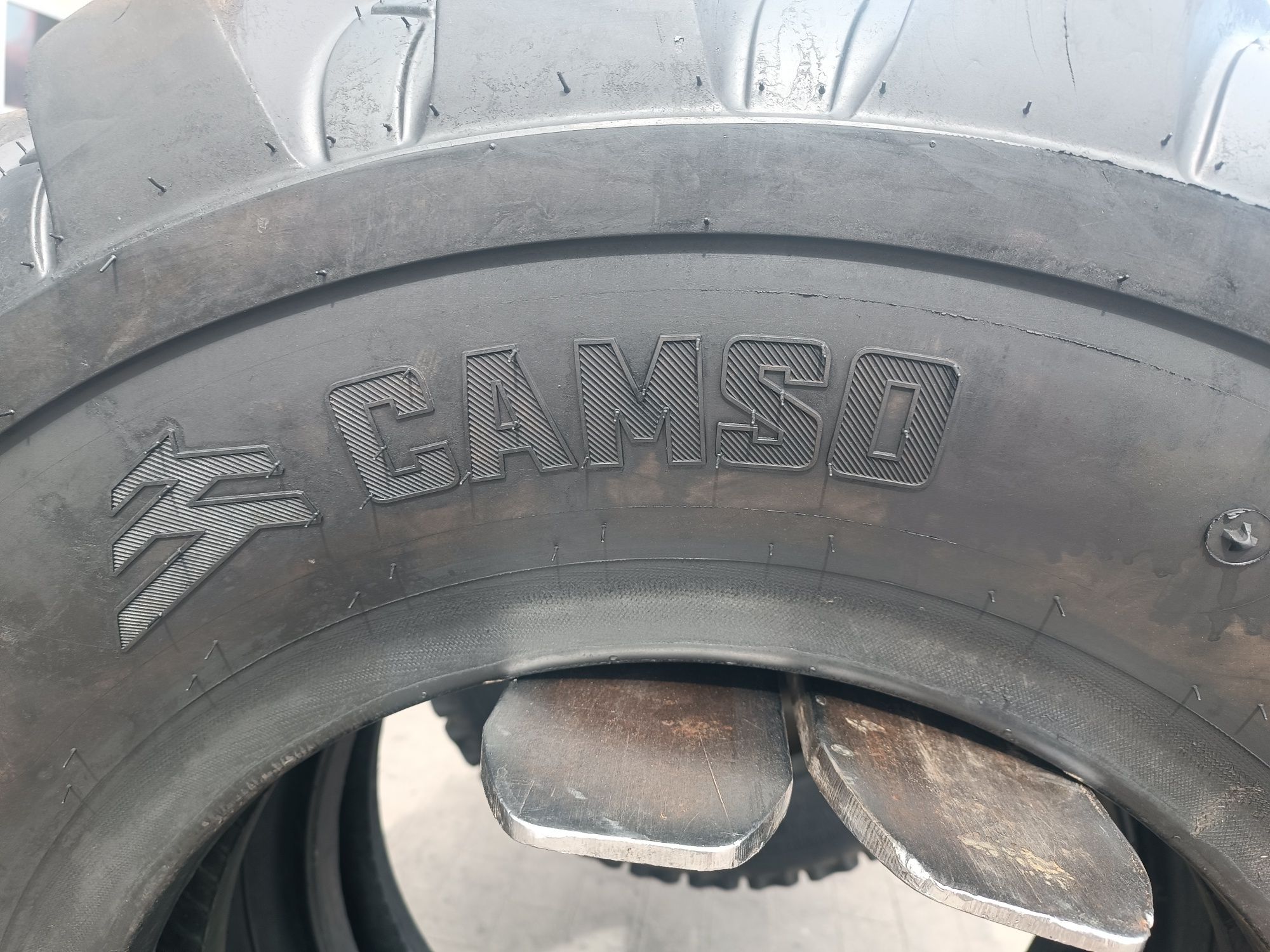 9.00-20 Camso WEX 752 9.00R20