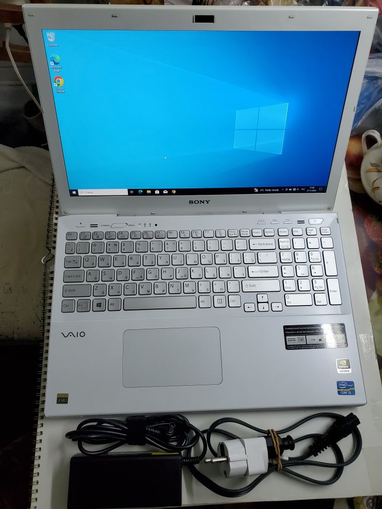 Ноутбук Sony VAIO SVS1513M1RW 15.5 i5 2.60GHz 8Gb SSD240Gb АКБ 3 часа