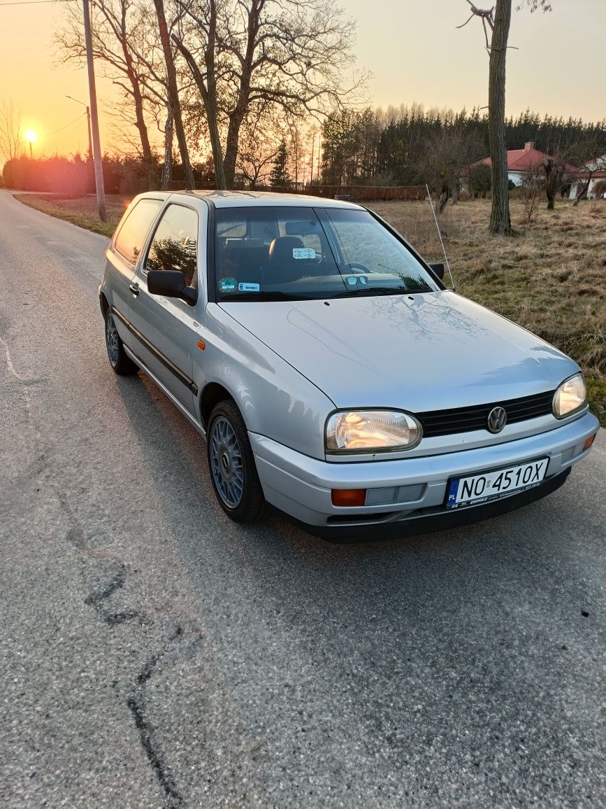 VW golf 3 1.8 stan bdb mały przebieg