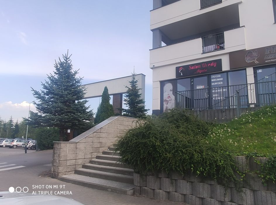 Sprzedam lokal 73 m2 z dużymi witrynami w Warce