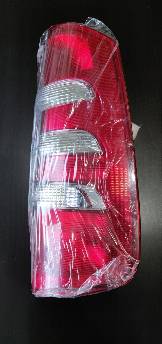 Lampy autobusu lewa i prawa tył - nowe jeszcze w foli