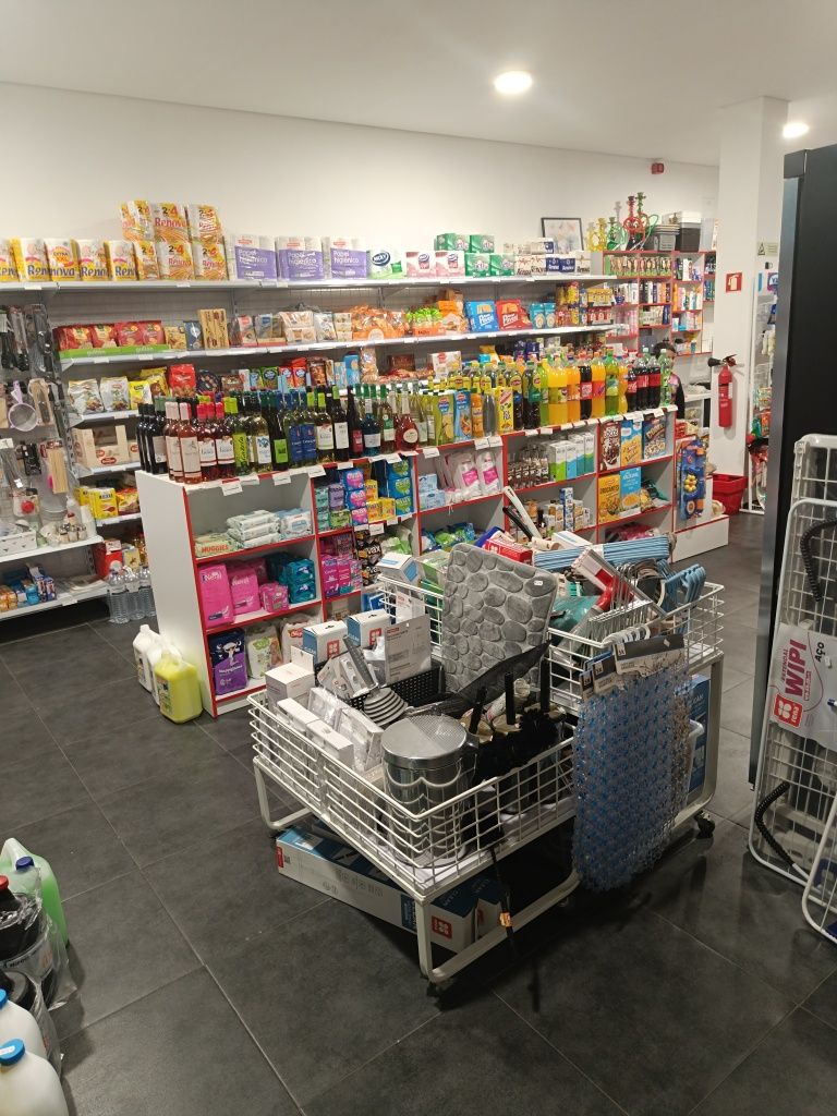 Vendo estantaria e moveis  de loja